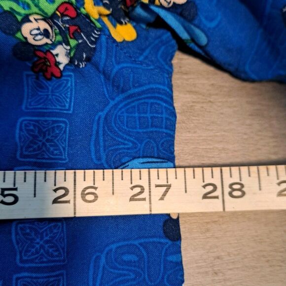 Disney Store Shirt Mens XL Blue Mickey Mouse Hawaiian Tiki Surf Exclusive - Picture 7 of 9